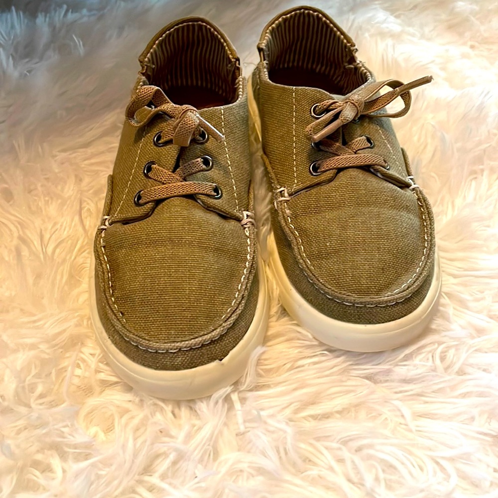 Little kid size 10 Magellan canvas shoes
